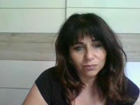 Je suis petite brune  avec des formes aux yeux bleues, je suis attirante, pulpeuse et sexy. N’hésitez pas à prendre rendez-vous avec moi par message si je suis en hors ligne je me ferai un plaisir de vous répondre et de passer un moment coquin en privé ou en vip