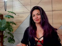 Lover of conversations that leave a mark, intense looks and moments that feel different. Sweet, sassy and a little impossible to forget.