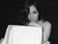 nude webcamgirl AmyZuri