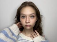 camslut topless EmogeneZiad