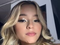 masturbating webcamgirl AaishaCollin