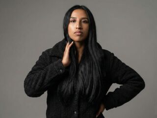 naughty camgirl masturbating with vibrator AdaharaBanks