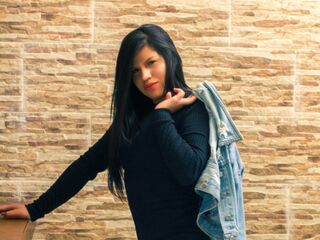 naked camgirl masturbating with vibrator AlishaRivero