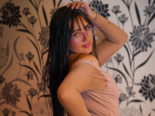 teaser cam AnyaHeart