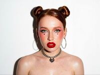 shaved pussy webcam BellaMesmer