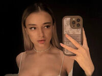 naughty camgirl masturbating with vibrator BertaVostal