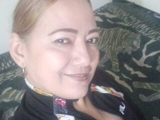 cam girl showing tits ClauTaylor