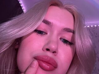 naughty camgirl masturbating with dildo CrystalWest