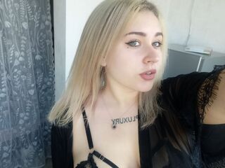 chat with cam DinahSalimas
