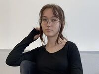 girl showing tits DortheyBranco
