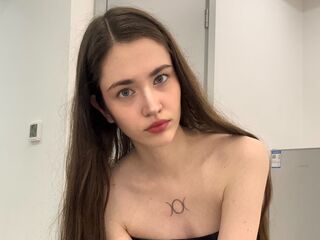 beautiful camgirl EmilyCrownie