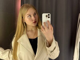 cam girl masturbating with vibrator EmmaEros