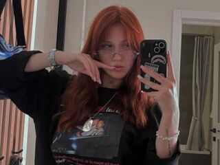 camgirl masturbating with sextoy EmmaMinis