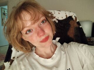 camgirl playing with dildo EmyMay
