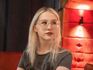 hot cam girl fingering shaved pussy EusebiaRosal