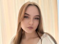 cam girl playing with vibrator EvaMoretti