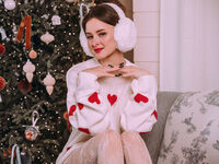 naughty camgirl masturbating with vibrator EvaSwen