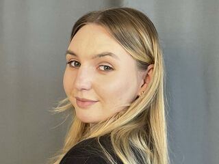 naked camgirl photo FloraBrenden