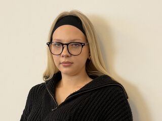 masturbating webcam girl FrancesVirunes