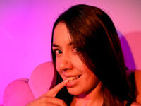 topless cam girl IssabellaEvans