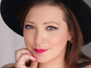 cam girl playing with vibrator JadeMoreau