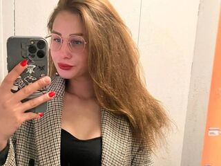 naked girl with webcam masturbating with sextoy LillieMann