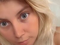 camslut showing pussy LittleSary