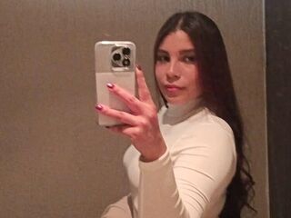 hot cam girl fingering shaved pussy LizzieWells