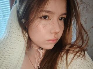 topless webcamgirl LouannMuench