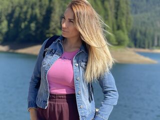 hot cam girl masturbating with sextoy LovelyMaia