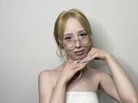 naughty camgirl picture MaisieCherrin