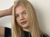 camslut topless MariaTownsen