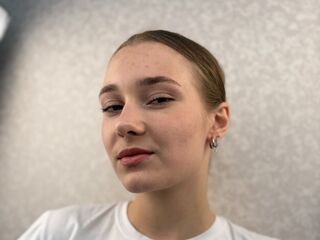 camslut spreading pussy MinnaMelugin