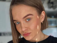 fingering cam girl MyriamQuinnan