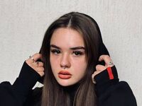 cam girl playing with dildo NoreenEckersley