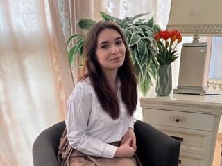 free video chat QueenieHails