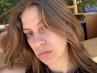 topless girl RhiannonLinko