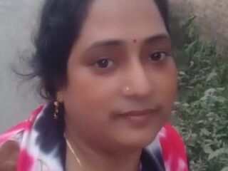 naughty cam girl masturbating with dildo RiyaSen