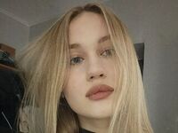 topless cam girl SadieTandon