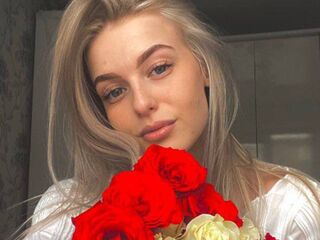 naked cam girl masturbating with vibrator SamantaKittie