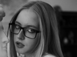 web cam chat SheliaEdwards
