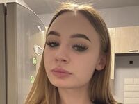 camgirl masturbating with vibrator SofiaKolen