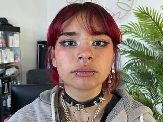 masturbating camgirl SophieJhoms
