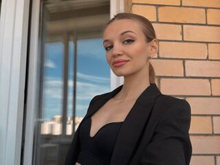 nude webcamgirl picture SuzanUemura