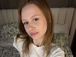 shaved pussy webcam TaraGnagey