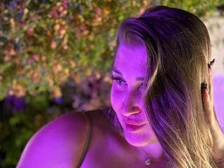 naughty camgirl fingering pussy TarahZullo