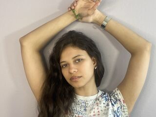 topless webcam girl TaynaFreise